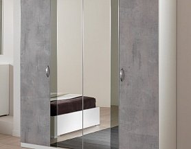 Элегантный корпусный дизайнерский шкаф с зеркалом с комбинированным фасадом SM 564
